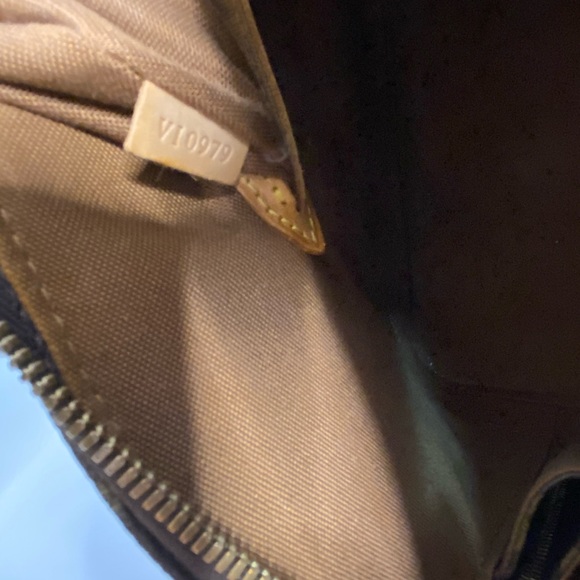 Authentic Louis Vuitton Alma - Picture 7 of 11